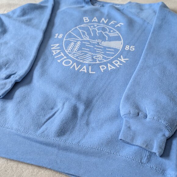 3/$30 Cozy Banff National Park crewneck sweater - Picture 3 of 7